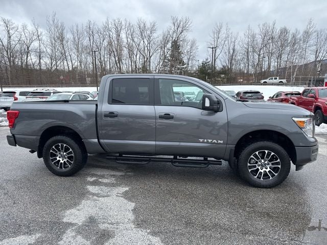 2024 Nissan Titan SV