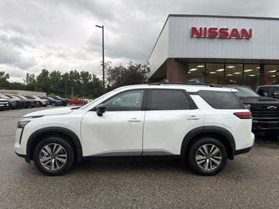 2026 Nissan Pathfinder SL