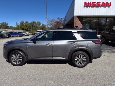 2026 Nissan Pathfinder SL