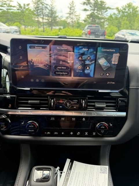 2026 Nissan Pathfinder SL