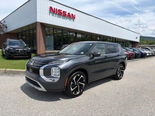 2024 Mitsubishi Outlander SE Black Edition w/Pano Roof