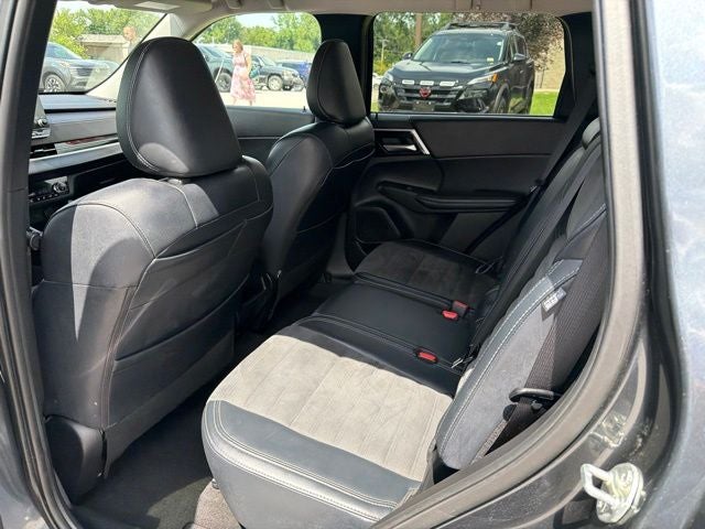 2024 Mitsubishi Outlander SE Black Edition w/Pano Roof