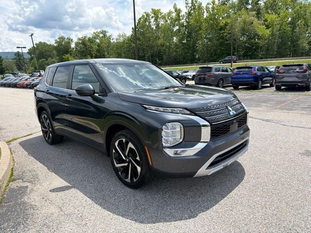 2024 Mitsubishi Outlander SE Black Edition w/Pano Roof