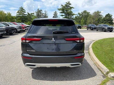 2024 Mitsubishi Outlander SE Black Edition w/Pano Roof