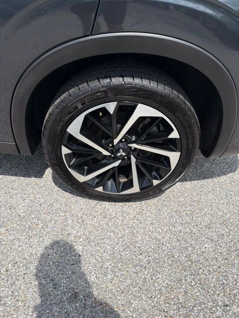 2024 Mitsubishi Outlander SE Black Edition w/Pano Roof