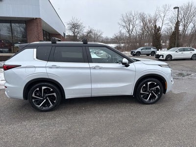 2024 Mitsubishi Outlander Base