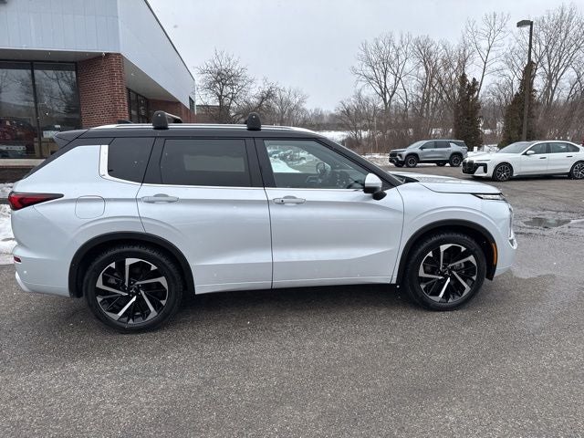 2024 Mitsubishi Outlander Base