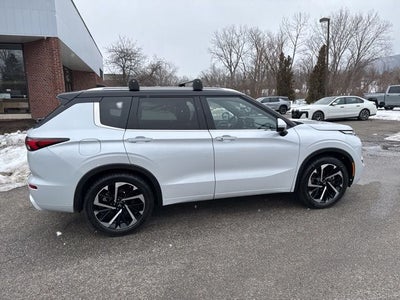 2024 Mitsubishi Outlander Base