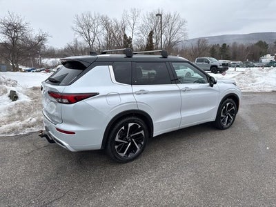 2024 Mitsubishi Outlander Base