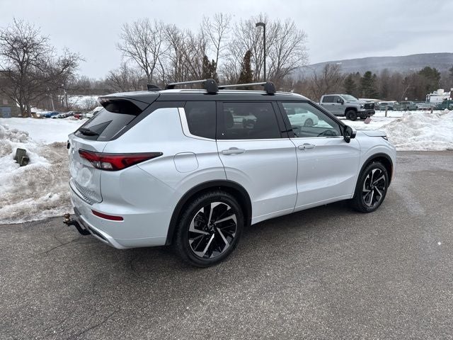 2024 Mitsubishi Outlander Base