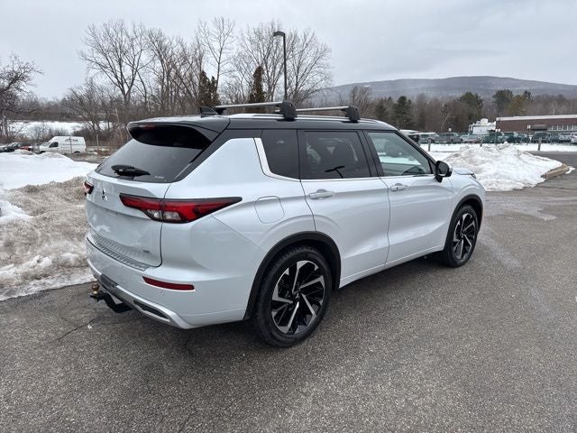 2024 Mitsubishi Outlander Base