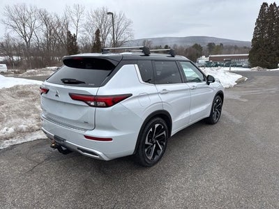 2024 Mitsubishi Outlander Base