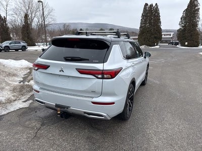 2024 Mitsubishi Outlander Base