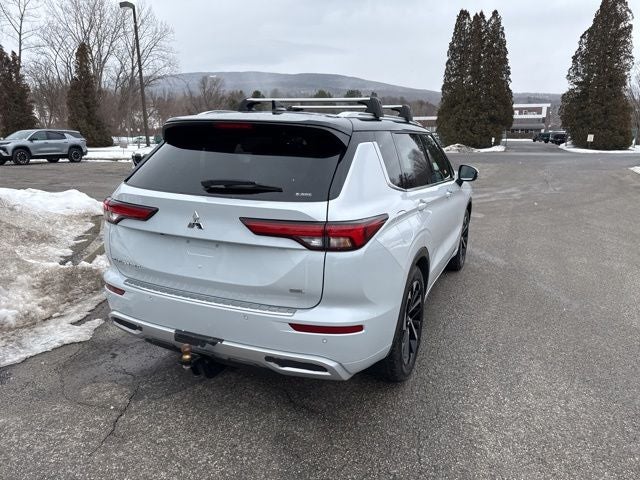 2024 Mitsubishi Outlander Base