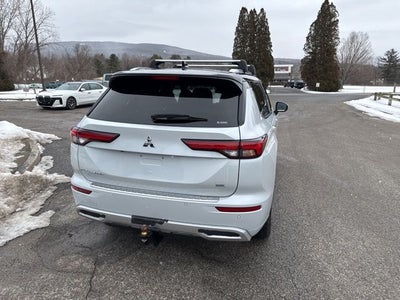 2024 Mitsubishi Outlander Base