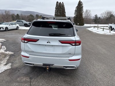 2024 Mitsubishi Outlander Base