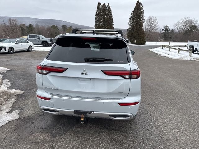 2024 Mitsubishi Outlander Base