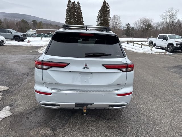 2024 Mitsubishi Outlander Base