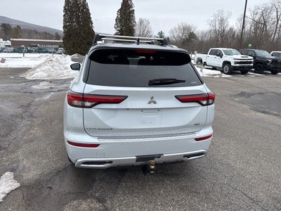 2024 Mitsubishi Outlander Base