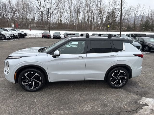 2024 Mitsubishi Outlander Base