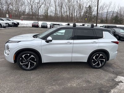 2024 Mitsubishi Outlander Base