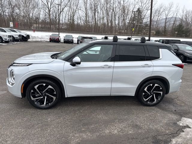 2024 Mitsubishi Outlander Base