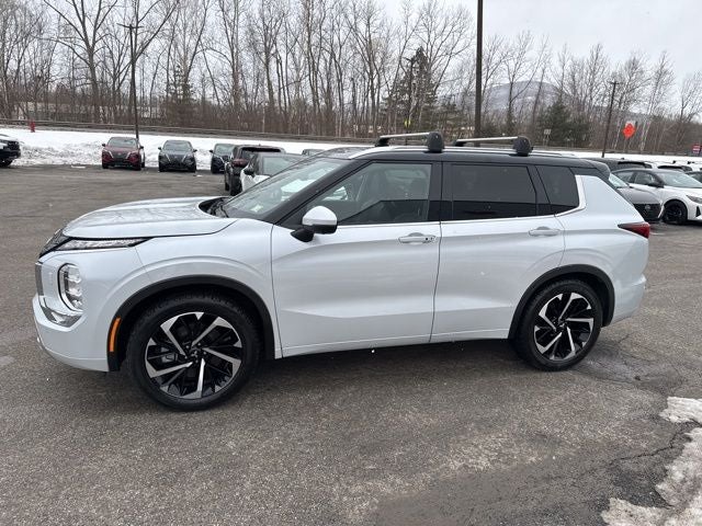 2024 Mitsubishi Outlander Base