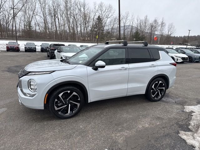 2024 Mitsubishi Outlander Base