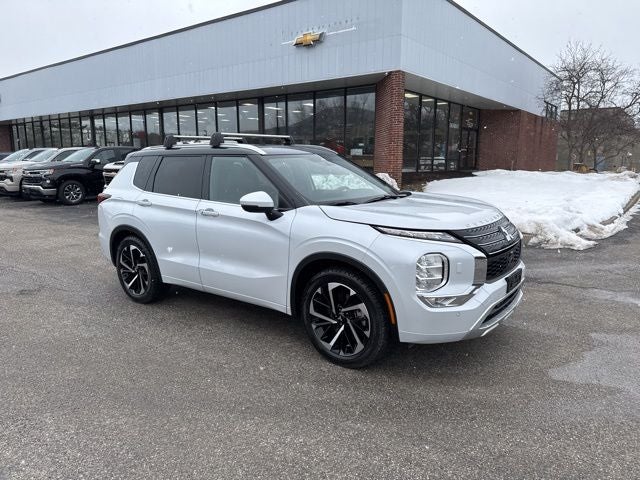 2024 Mitsubishi Outlander Base