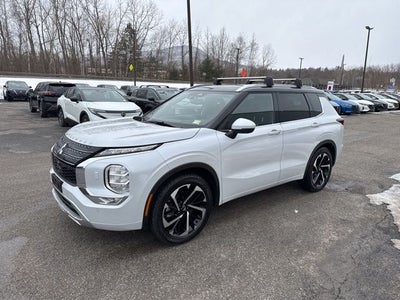 2024 Mitsubishi Outlander Base