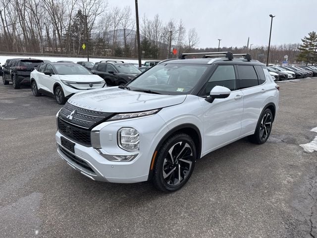 2024 Mitsubishi Outlander Base