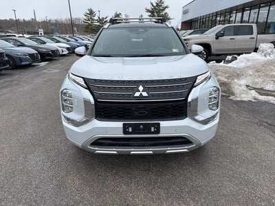 2024 Mitsubishi Outlander Base