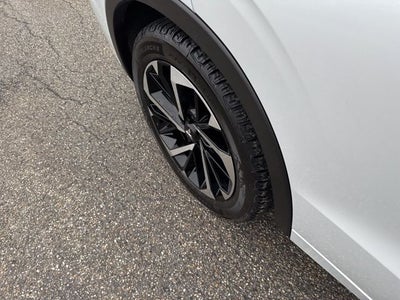 2024 Mitsubishi Outlander Base