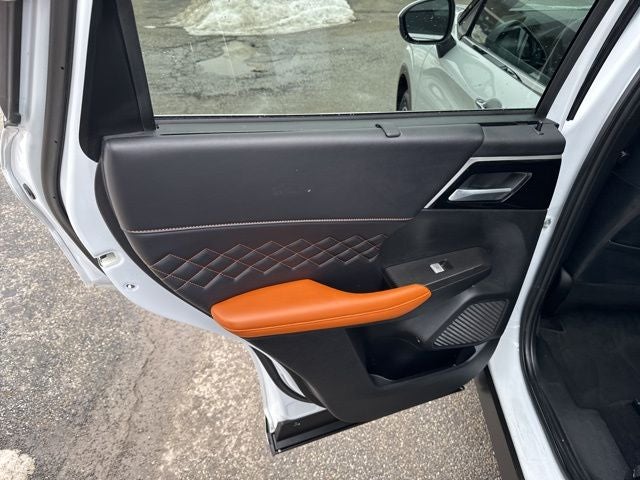 2024 Mitsubishi Outlander Base