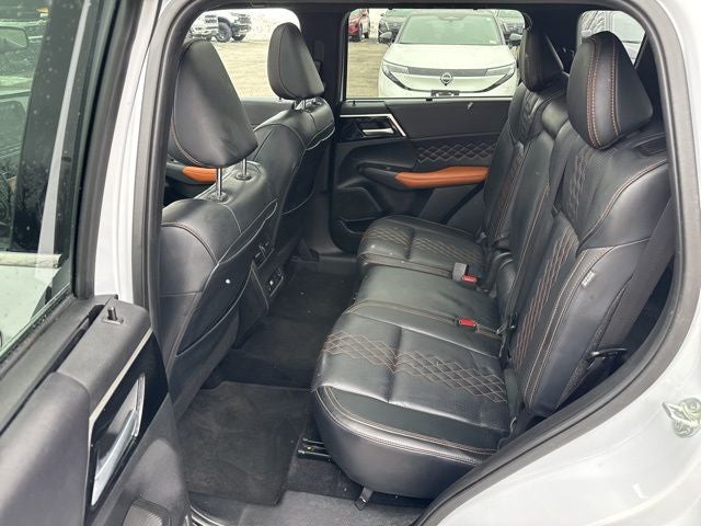 2024 Mitsubishi Outlander Base