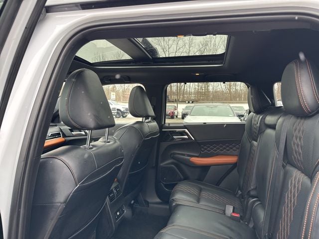 2024 Mitsubishi Outlander Base