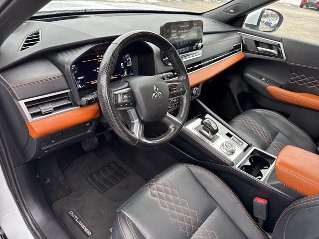2024 Mitsubishi Outlander Base
