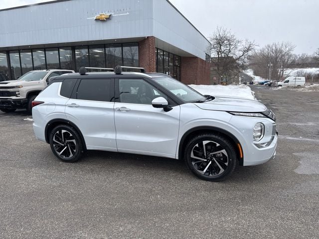 2024 Mitsubishi Outlander Base