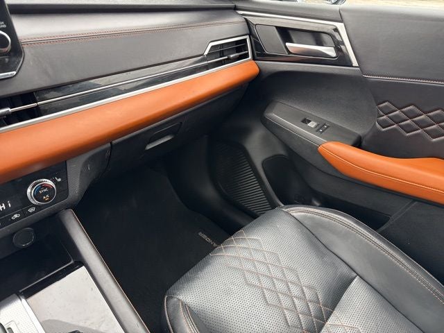 2024 Mitsubishi Outlander Base