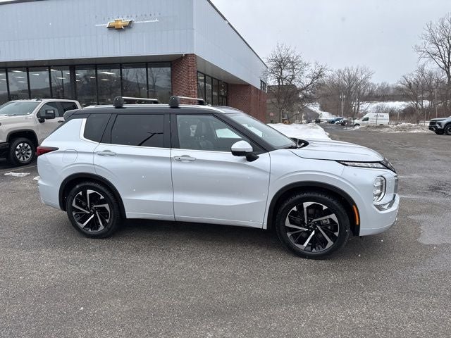 2024 Mitsubishi Outlander Base