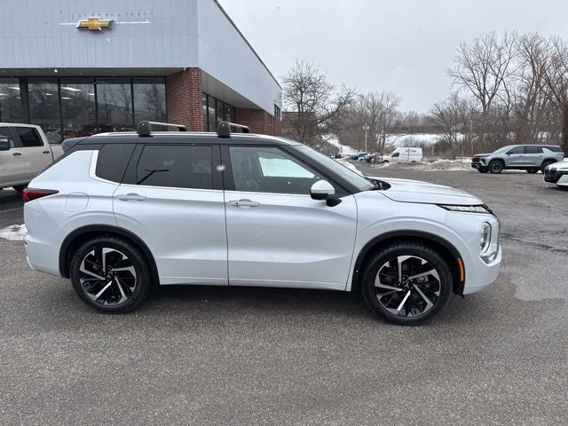 2024 Mitsubishi Outlander Base