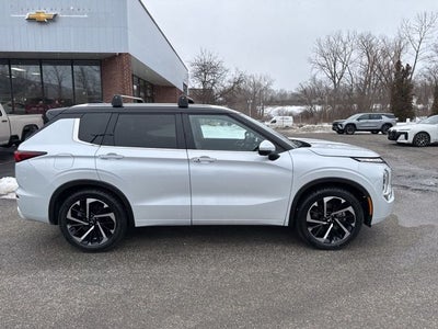 2024 Mitsubishi Outlander Base