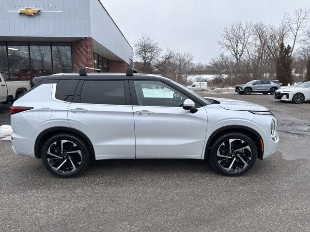 2024 Mitsubishi Outlander Base