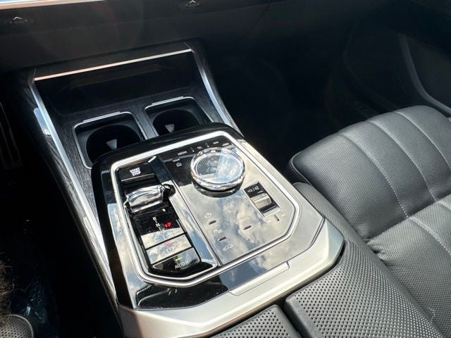 2025 BMW 7 Series 740i xDrive