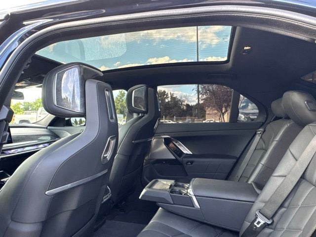 2025 BMW 7 Series 740i xDrive