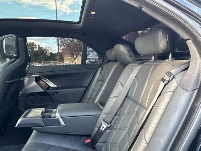 2025 BMW 7 Series 740i xDrive