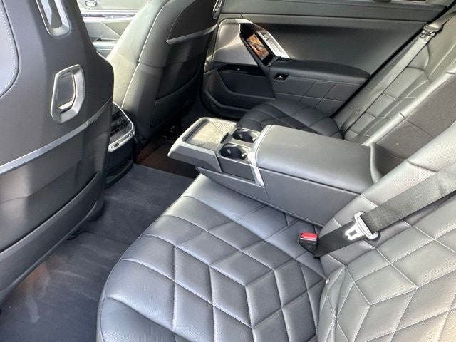 2025 BMW 7 Series 740i xDrive