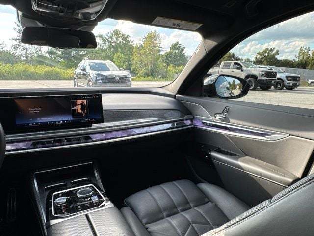 2025 BMW 7 Series 740i xDrive