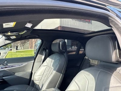 2025 BMW 7 Series 740i xDrive